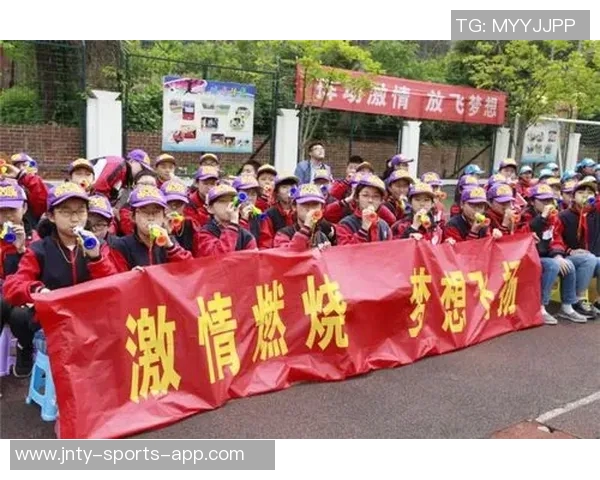 四年级足球球星卡通形象趣味创作展现小小球员梦想与激情 四年级足球球星卡通形象趣味创作展现小小球员梦想与激情