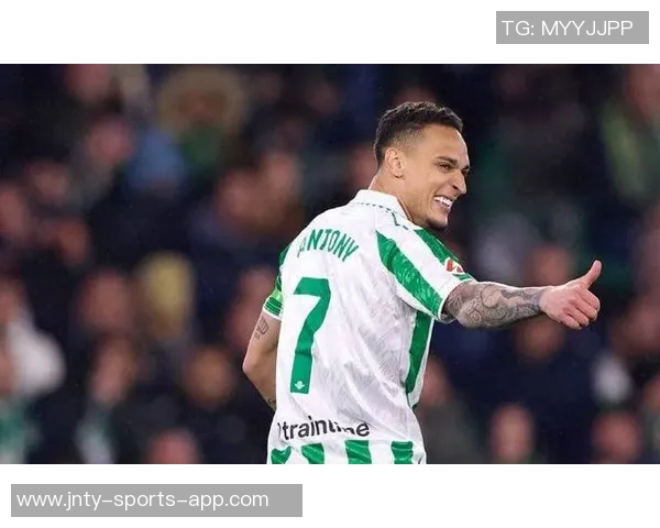 安东尼在足球界的崛起与成就揭秘 了解这位新星的职业生涯与未来潜力 安东尼在足球界的崛起与成就揭秘 了解这位新星的职业生涯与未来潜力