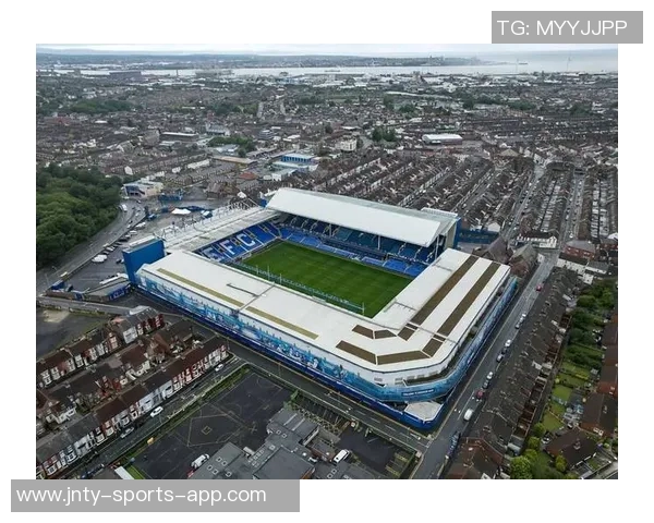 百位足球巨星风采全景解析 球场传奇与历史瞬间集锦