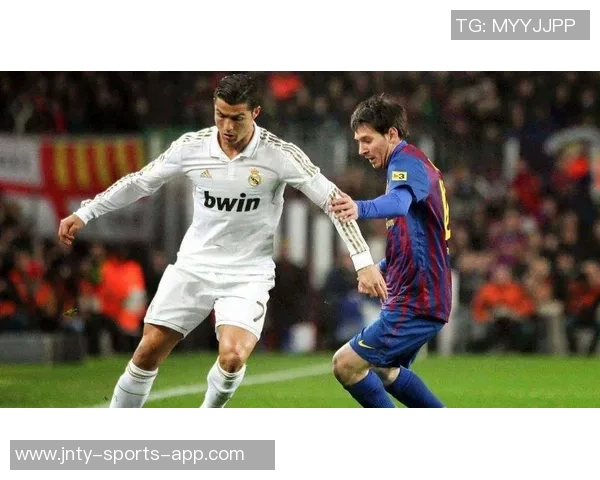 足坛传奇巅峰对决梅西迎战C罗技艺与激情全面碰撞