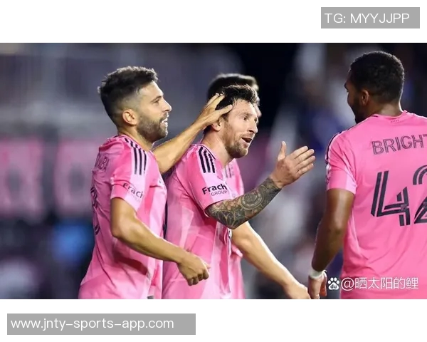 足球巨星小腿力量展示彰显速度与爆发力的真实瞬间