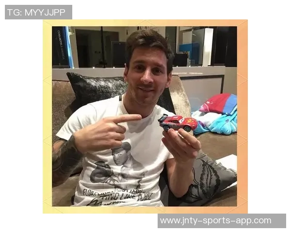 足球明星亲自代言的围脖品牌引领时尚潮流,打破运动与日常穿搭界限 足球明星亲自代言的围脖品牌引领时尚潮流,打破运动与日常穿搭界限