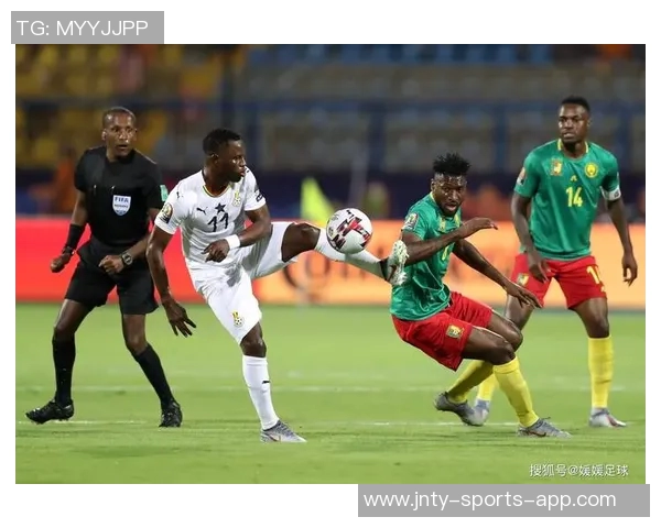 震撼登场足球巨星闪耀入场全场欢呼点燃激情时刻